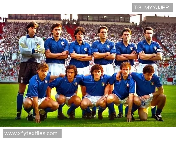 全球八大足球巨星齐聚,明星背景图展现足坛风采与荣耀 全球八大足球巨星齐聚,明星背景图展现足坛风采与荣耀