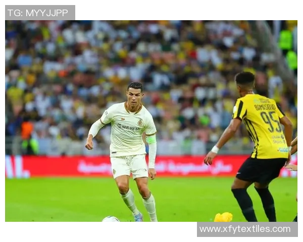 将足球当作人踢的球星是谁 他的疯狂行为引发了全球关注