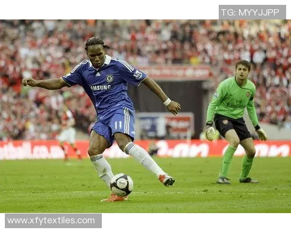 足球巨星射门技巧解析 打破门将防线的制胜秘诀与经典瞬间 足球巨星射门技巧解析 打破门将防线的制胜秘诀与经典瞬间